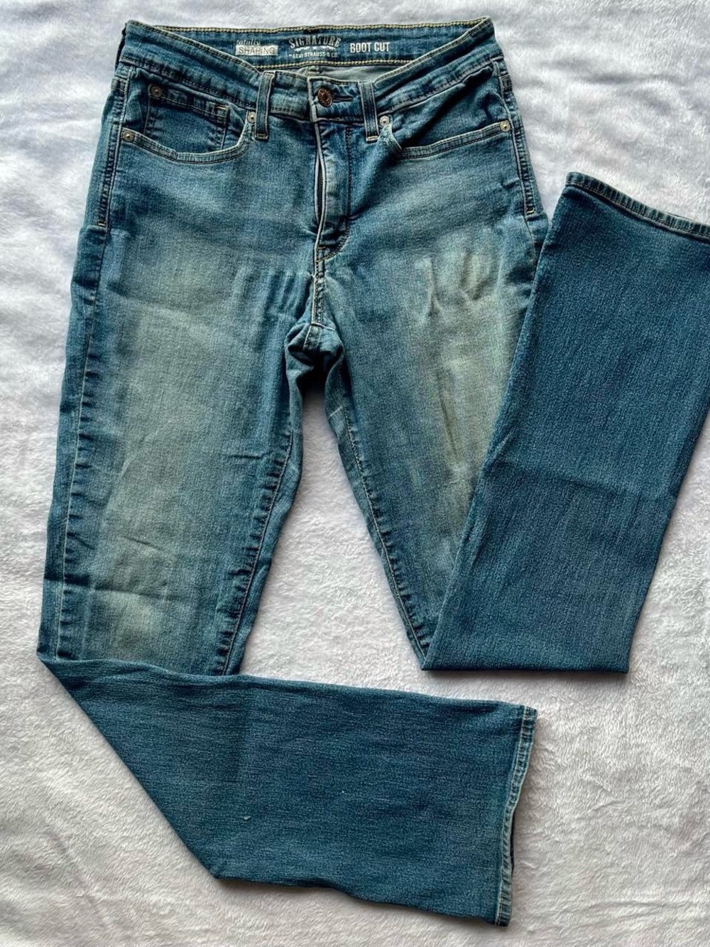 Women’s Boot Cut shaping jeans / signature by Levi Strauss/ sz 8L/w29